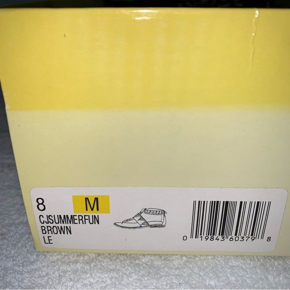 Women’s 8M CIRCA Joan & David SUMMERFUN Dark Brown Leather Aztec Studded Sandals - Picture 15 of 15